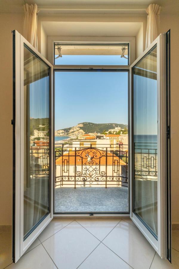 Lido Resort Finale Ligure Exterior foto